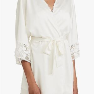 Elegant White Lace Trim Kimono Robe